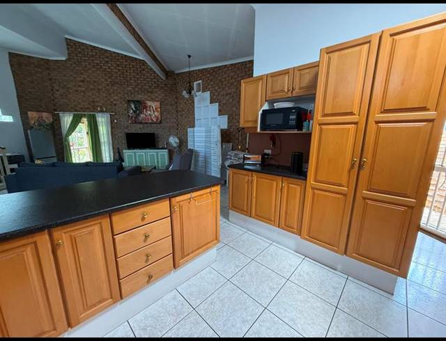 5 BEDROOM HOUSE FOR SALE IN THE REEDS